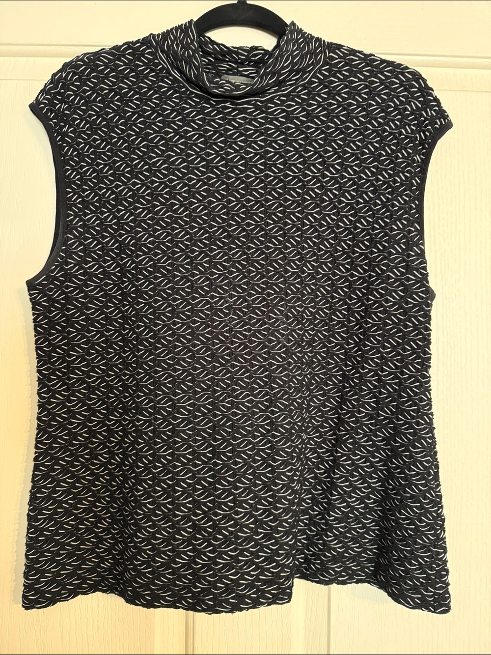 Vince Camuto Black & White Sleeveless Mock Neck Top